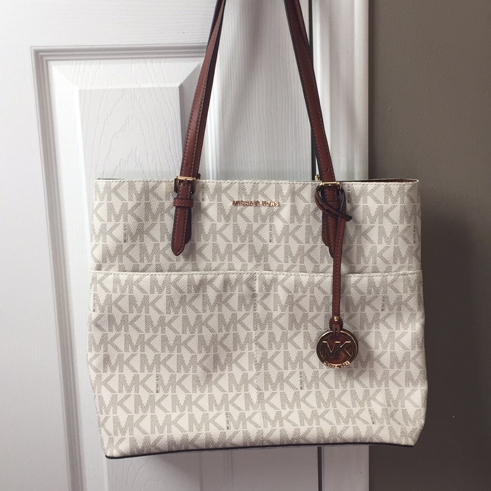 Michael Kors logo shoulder bag